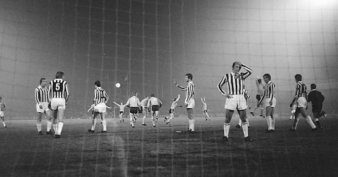 Спорт Вопрос: Почему европейский международный турнир по футболу "Кубок ярмарок" (1955–1971) назывался именно так?