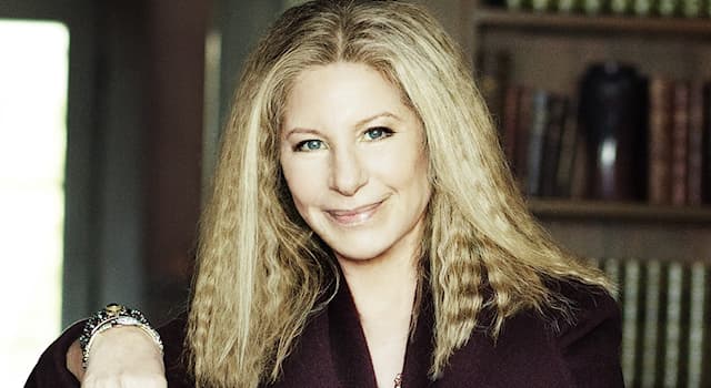 Kultur Triviafråga: Vad heter sångerskan på bilden?