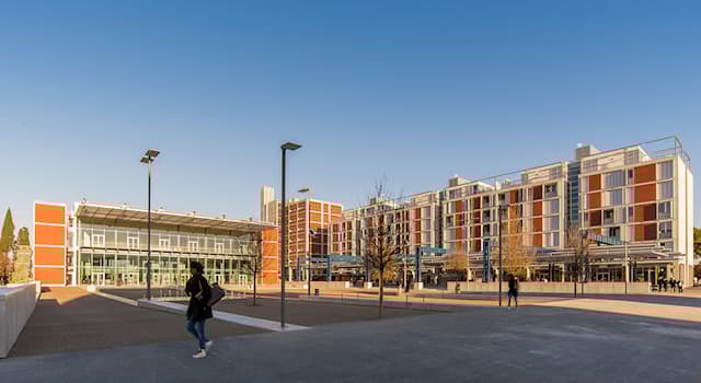 Geografia Domande: Scandicci è un comune situato in quale paese?