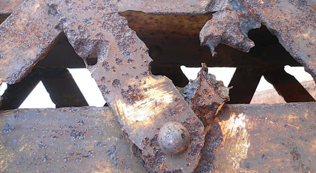 Science Trivia Question: What type of corrosion deteriorated the Nandu River Iron Bridge, at Hainan Province China?