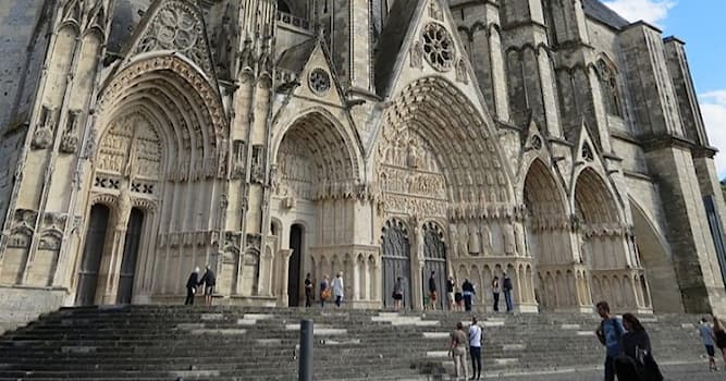 Culture Question: Comment s'appelle la cathédrale de Bourges ?