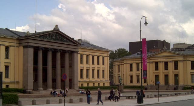 Società Domande: In quale paese si trova l'Università di Oslo?