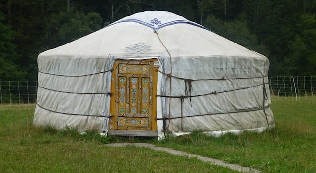 Gesellschaft Wissensfrage: Wie heißt zerlegbares, leicht zu transportierendes Zelt der Nomaden in West- und Zentralasien?