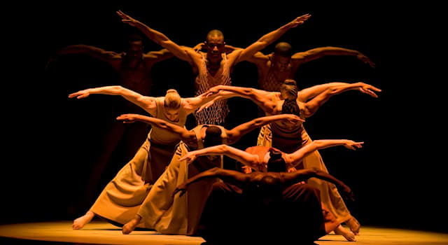 Culture Question: L'Alvin Ailey American Dance Theater est une compagnie de danse moderne basée dans quelle grande ville ?