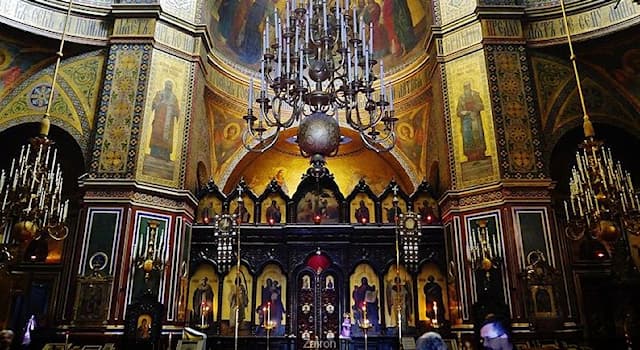 Culture Question: La cathédrale Saint-Alexandre-Nevsky se trouve dans quelle grande ville française ?