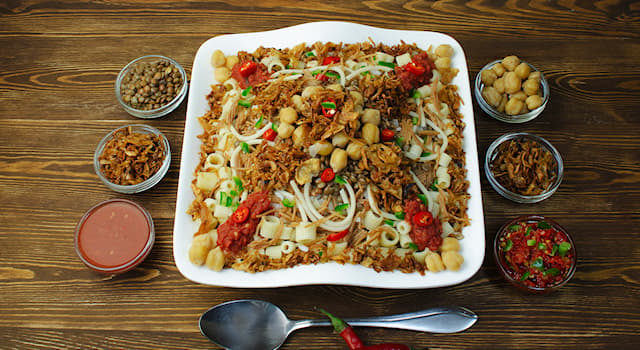 Culture Question: Le kochari est une spécialité culinaire égyptienne à base de quels ingrédients ?