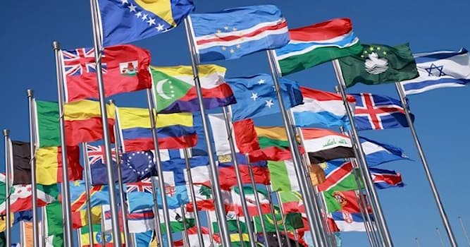 Géographie Question: Parmi les pays indiqués ci-dessous, lequel est le seul à avoir un drapeau national rectangulaire ?