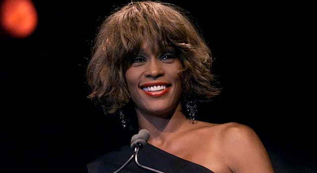 Kultur Triviafråga: Vad heter sångerskan på bilden?