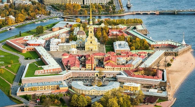 Historia Pregunta Trivia: ¿Qué arquitecto diseñó la fortaleza de San Pedro y San Pablo?