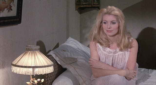 Films et télé Question: Quelle actrice incarne le rôle de la call-girl dans le film “ Belle de jour “ sorti en 1967 ?