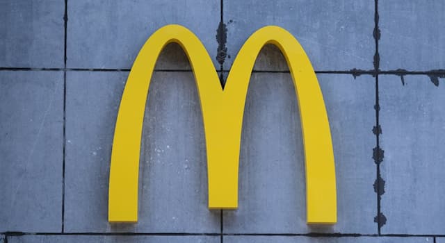 Maatschappij Trivia Vraag: Welk fastfoodrestaurant staat bekend om zijn kenmerkende "Golden Arches"?