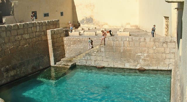 Géographie Question: Cette piscine romaine de l'antique Capsa se trouve dans quel pays ?