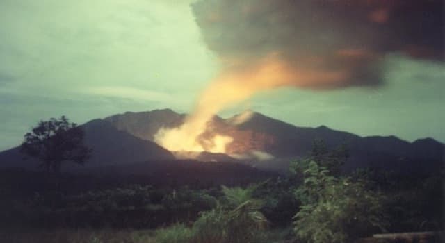 Géographie Question: Dans quel pays se trouve le volcan Galunggung ?