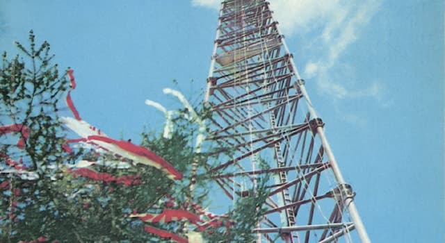Geografia Domande: Dove si trova l'antenna radio di Varsavia?