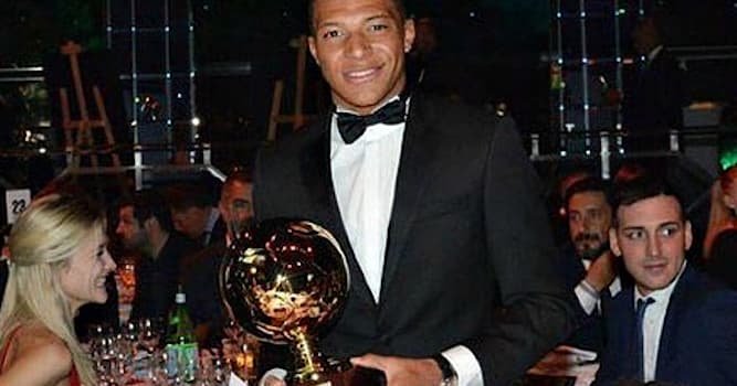 Sport Question: En 2017, qui a été élu Golden Boy, une récompense offerte au meilleur footballeur de moins de 21 ans ?