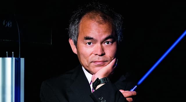 Science Question: En quelle année Shuji Nakamura a-t-il été co-lauréat du prix Nobel de physique ?