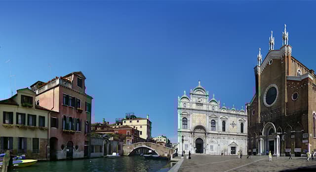 Aardrijkskunde Trivia Vraag: In welke Italiaanse stad ligt Campo Santi Giovanni e Paolo?