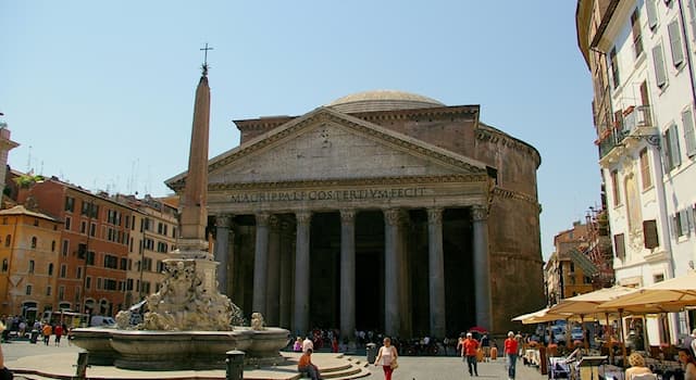 Cultuur Trivia Vraag: In welke Italiaanse stad staat de obelisk van het Pantheon op de foto?