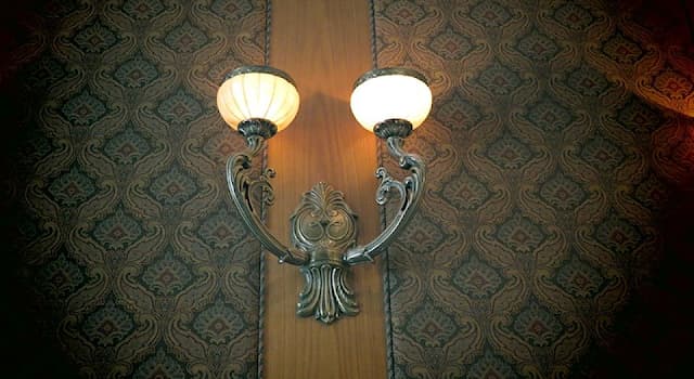 Общество Вопрос: Как называется настенный светильник?