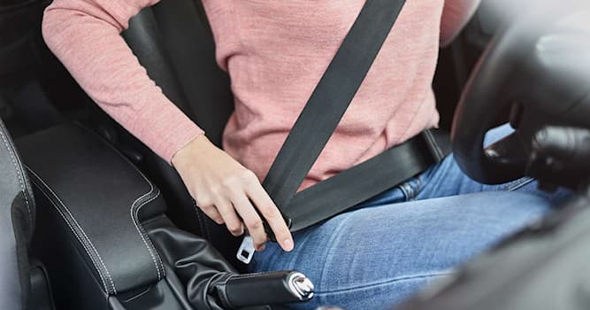 Société Question: Quel fabriquant d'automobiles inventa la ceinture de sécurité moderne à trois points de fixation ?
