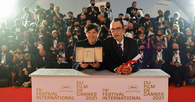 Films et télé Question: Quel film de Leos Carax obtient le prix de la mise en scène au festival de Cannes 2021 ?