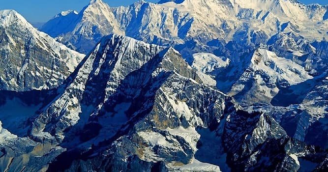 Géographie Question: Quelle est la plus haute chaîne de montagnes au monde ?