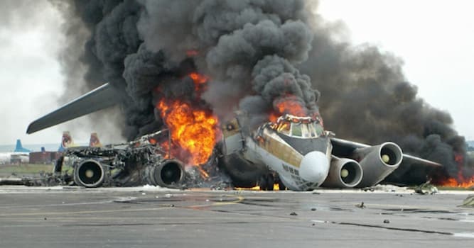 Cronologia Domande: Qual è l'incidente aereo più mortale della storia?