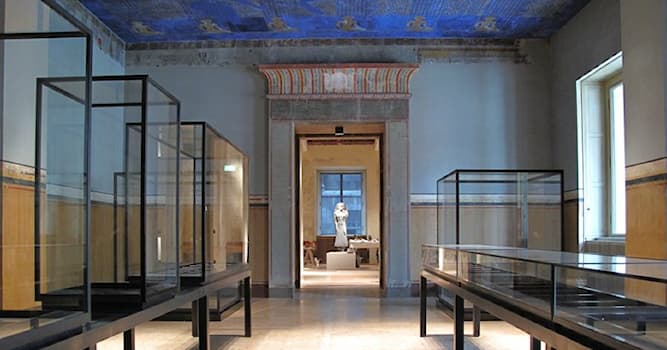 Geography Trivia Question: What unique museum was located in Burlingame, California?