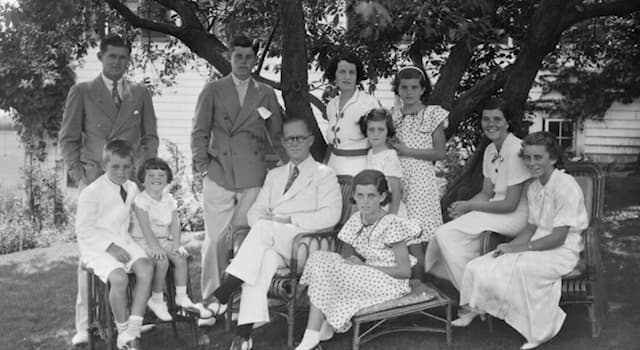 Geçmiş Trivia Sorusu: Kennedy ailesi hangi ülkeye birçok siyasi figür verdi?