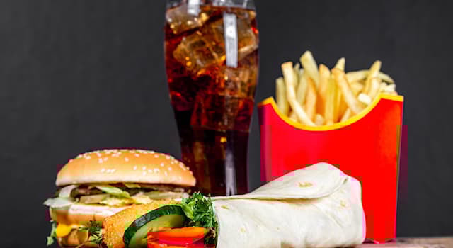 Cultura Pregunta Trivia: ¿Qué bebida suele acompañar a la comida rápida estadounidense?