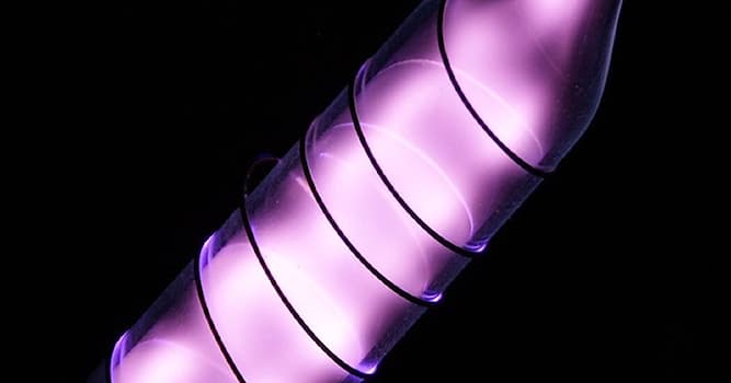 Science Question: Quel est le symbole chimique de l'hélium ?