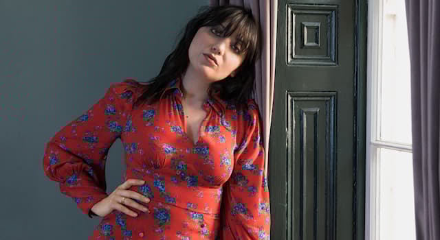 Société Question: Qui est Daisy Lowe ?