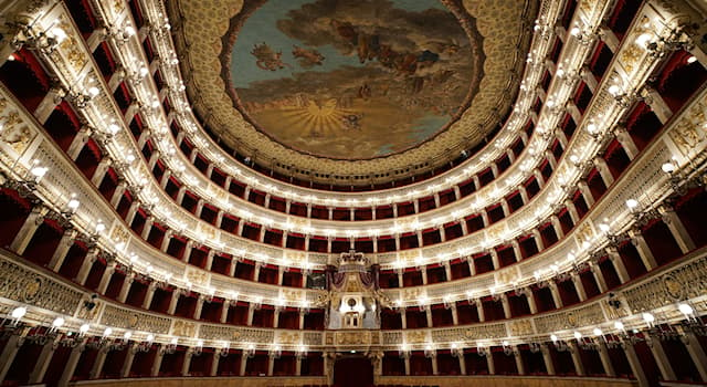 Culture Question: Combien d’étages de loges le “ Théâtre San Carlo “ de Naples compte-t-il ?