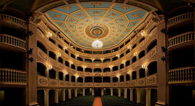Culture Question: Dans quelle ville européenne se trouve le Théâtre Manoel ?