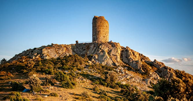 Géographie Question: Dans quelle ville se situe la tour de la Massane ?