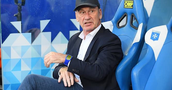 Sport Question: Au football, qui est l'entraîneur de l'Aj Auxerre pour le début de la saison 2022/2023 ?
