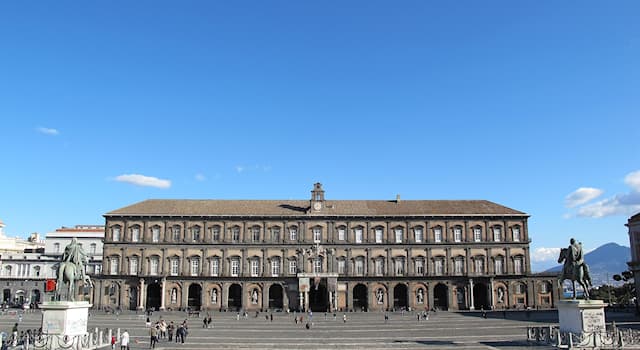 Kültür Trivia Sorusu: Napoli Kraliyet Sarayı hangi ülkede bulunur?