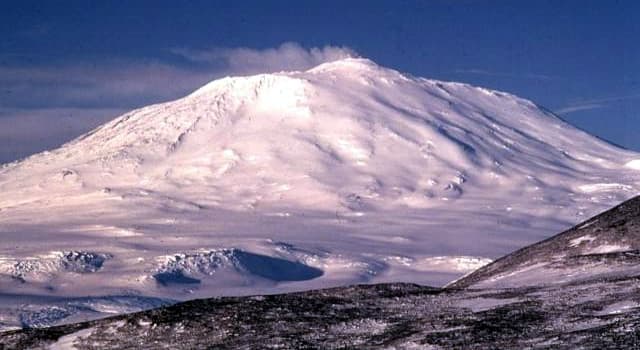 Geografia Pytanie-Ciekawostka: Na którym z kontynentów znajduje się czynny wulkan Erebus?