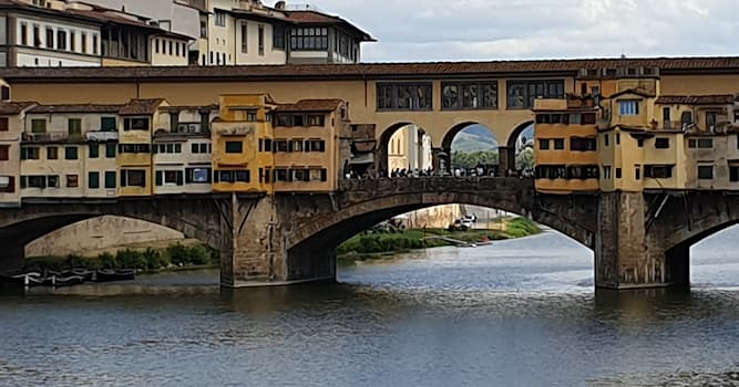 Géographie Question: Quel fleuve traverse la ville de Florence ?