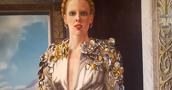 Cultuur Trivia Vraag: Wie heeft deze jurk in het schilderij van Carel Willink (1975) ontworpen?