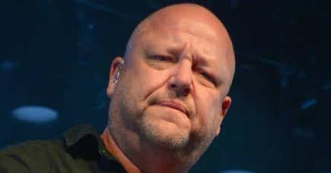 Culture Question: Comment s'appelle le chanteur du groupe Pixies ?
