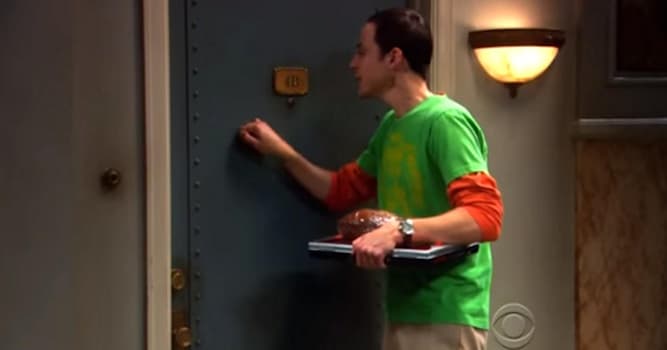 Films et télé Question: Dans la série The Big Bang Theory, pourquoi Sheldon frappe toujours 3 fois à la porte avant d'entrer ?