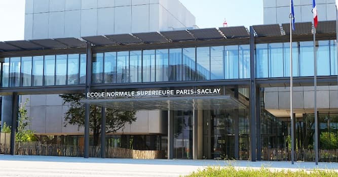 Société Question: En quelle année l'ENS Cachan a-t-elle adopté son nom actuel d'École normale supérieure Paris-Saclay ?