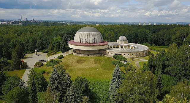 nauka Pytanie-Ciekawostka: Gdzie w Polsce znajduje się planetarium z największą kopułą?