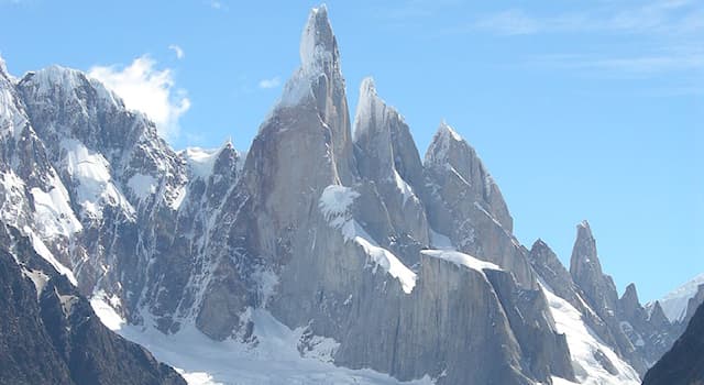 Geografia Pytanie-Ciekawostka: Jak się nazywa ta słynna iglica skalna w Patagonii uważana za jedną z najtrudniejszych gór świata?