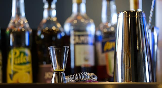 Toplum Trivia Sorusu: Kokteyl Hazırlamak İçin Kullanılan Karıştırıcı Nedir?