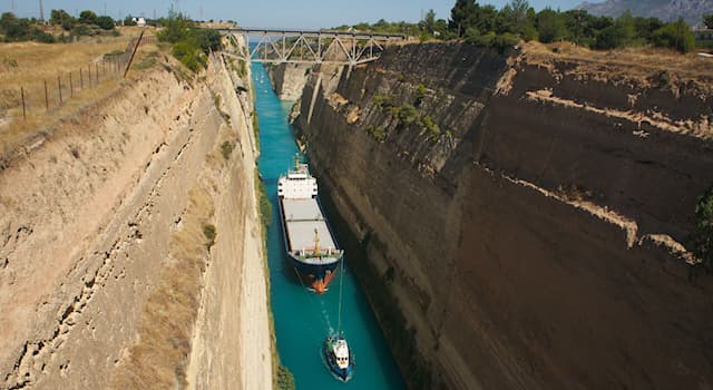 Géographie Question: Quelles mers sont reliées par le canal de Corinthe ?