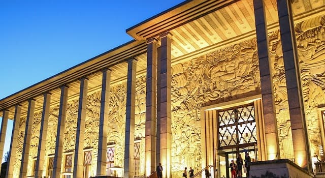Culture Question: Le palais de la Porte-Dorée est situé dans quelle ville française ?