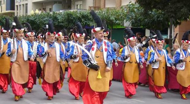 Kultura Pytanie-Ciekawostka: Na co stylizowany jest żywy hiszpański taniec paso doble?