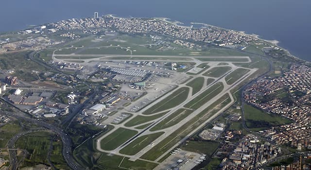 Géographie Question: Dans quel pays se trouvait l’aéroport international Atatürk ?